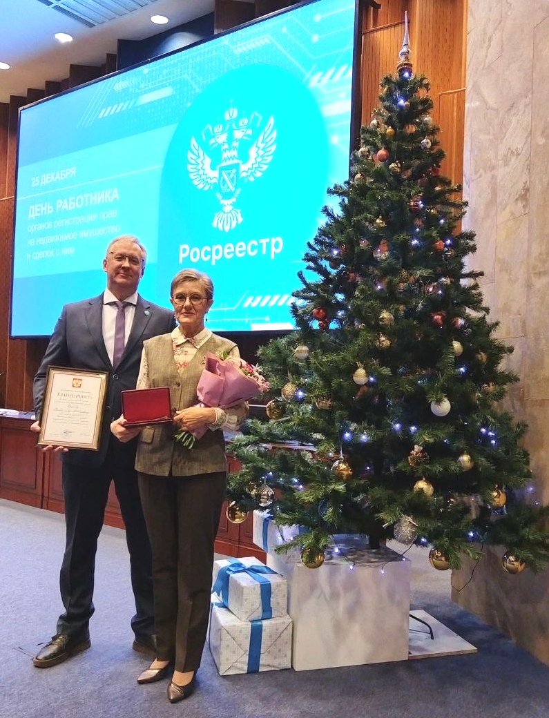 Сотрудникам самарского Росреестра вручены высокие государственные награды Сотрудникам самарского Росреестра вручены высокие государственные награды
