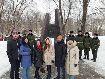 В память о мужестве героев и защитников Ленинграда  