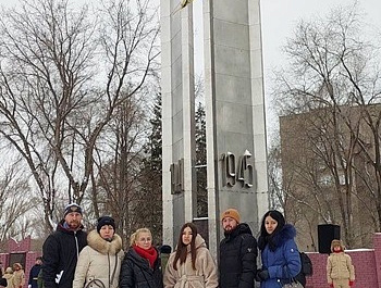 В память о мужестве героев и защитников Ленинграда  